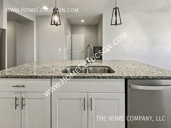 Building Photo - 7140 S Via Gaucho Viejo