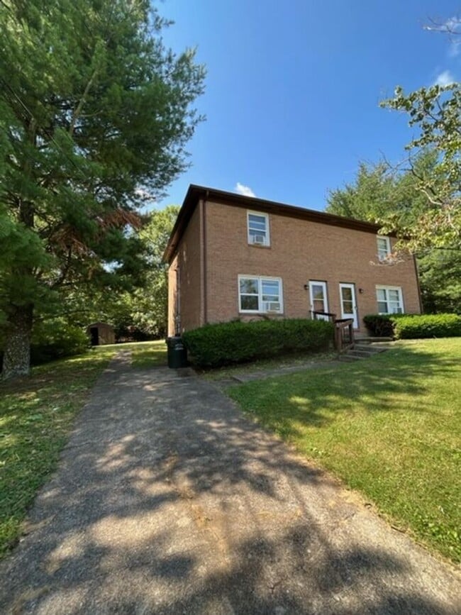 Building Photo - 314 Walters Ln