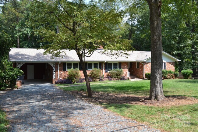 Building Photo - 3313 Woodwardia Dr