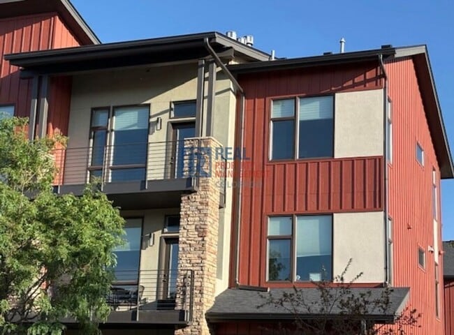 Building Photo - 2241 Limon Dr