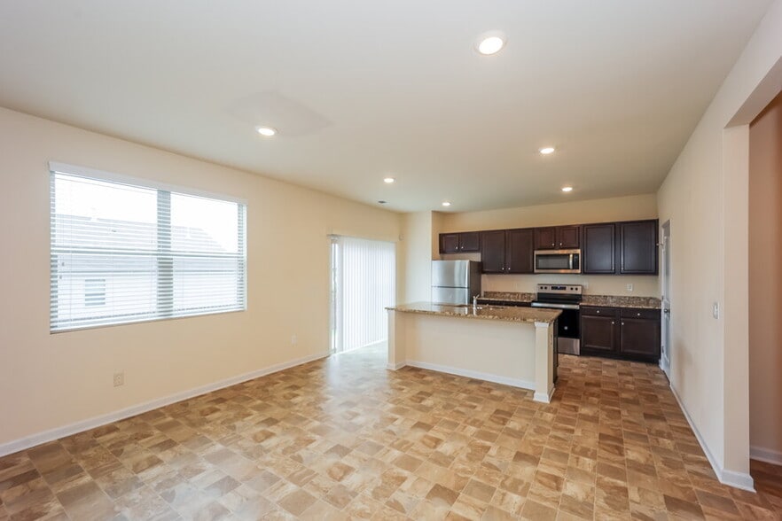 Building Photo - 380 Hamilton Pointe Dr