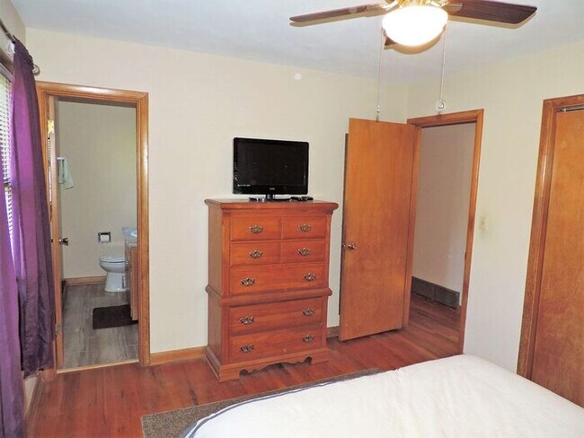 Building Photo - $2,200 | 3 Bedroom, 3 Bathroom House | Pet Friendly* | Available for August 1st, 2026 Move In!