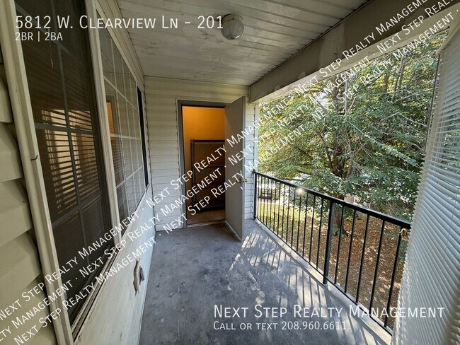 Building Photo - 5812 W Clearview Ln