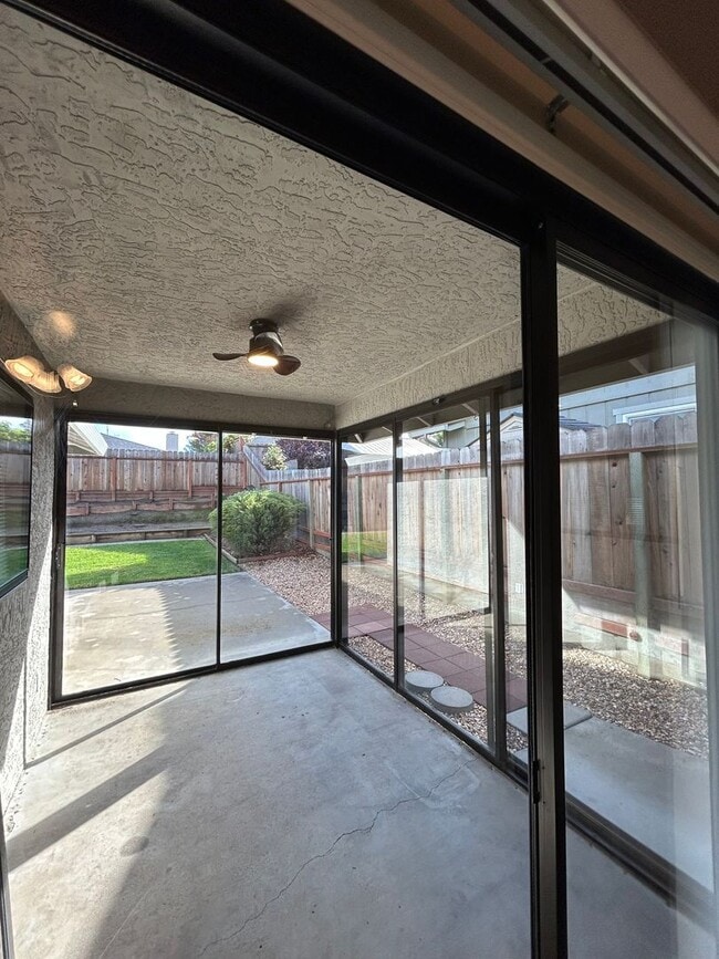 Building Photo - 3 Bedroom, 2 Bathroom Family Home