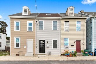 Building Photo - Modern 3BR/2BA Home in Columbia Borough School District w/ Fenced Yard & Central Air!