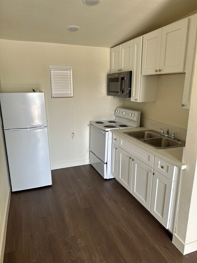 Building Photo - 1323 C St