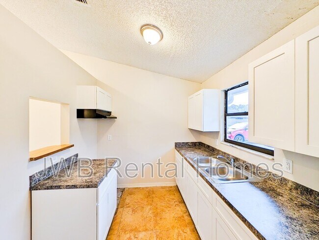 Building Photo - Indian Lakes Apartments