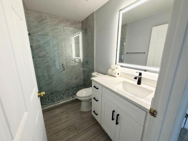 Building Photo - 517 NW Sherbrooke Ave