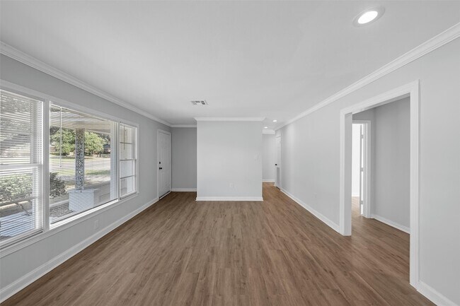 Building Photo - 2416 Lake Air Dr