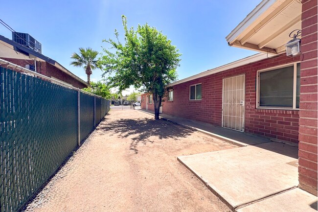 Building Photo - 1640 E Brill St