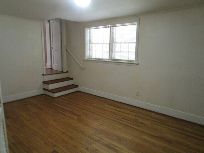 Building Photo - 7 Harby Ave