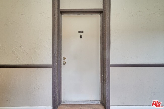 Building Photo - 320 S Ardmore Ave