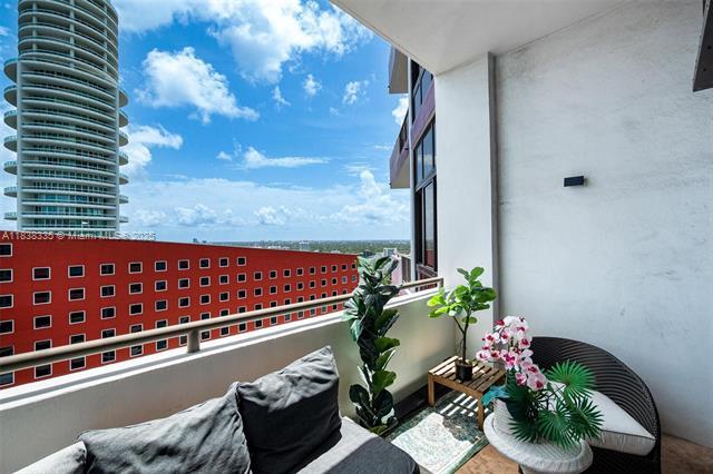 Building Photo - 1581 Brickell Ave