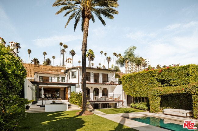 Building Photo - 972 Palisades Beach Rd