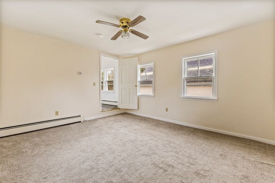 Building Photo - 83 Richardson St