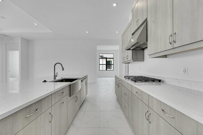 Building Photo - 13920 Vivant Dr