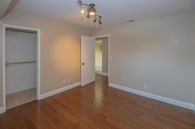 Building Photo - 1808 Cougar Ln
