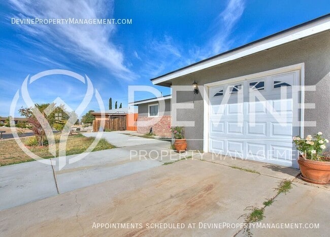 Building Photo - 15044 Redondo Dr