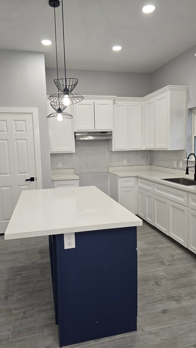 Building Photo - 15720 Palm Vista Dr