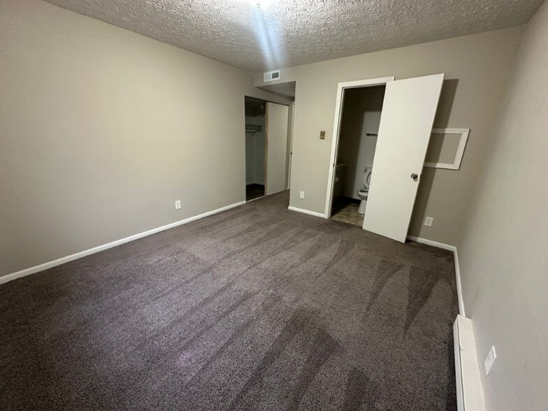 Building Photo - 2426 Echo Valley Dr