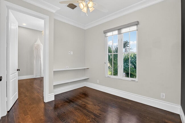 Building Photo - 200 NW 10th St