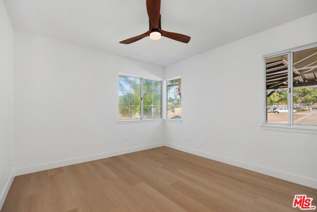 Building Photo - 655 Calle Ladera