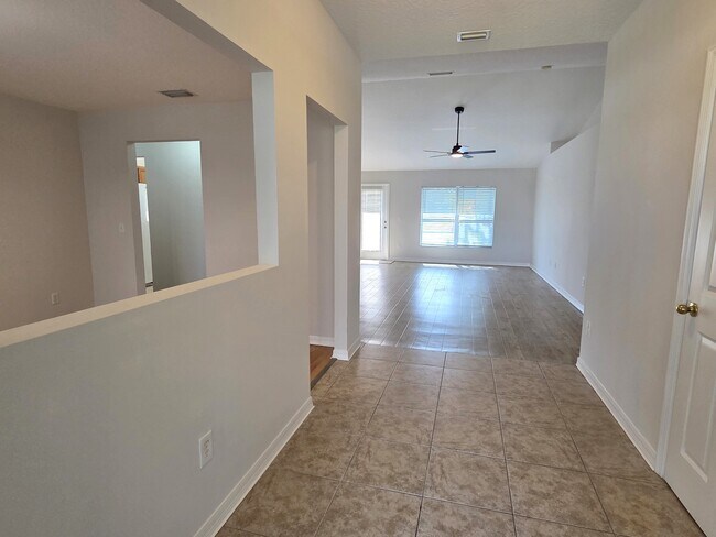 Building Photo - 116 Drake Way