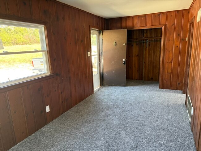 Building Photo - 10703 Hickman Mills Dr