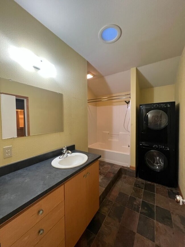 Building Photo - 3030 Park St