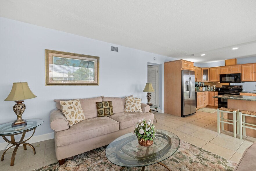 Building Photo - 23 Royal Palm Pt