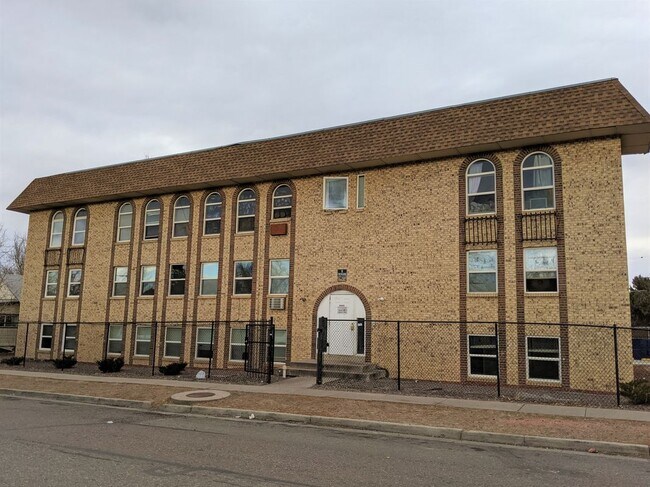 Primary Photo - 1600 Clinton St