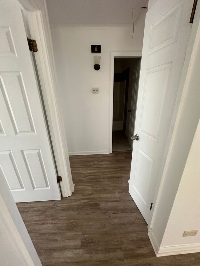 Building Photo - Updated 3 Bedroom 1.5 Bath Home in Gray