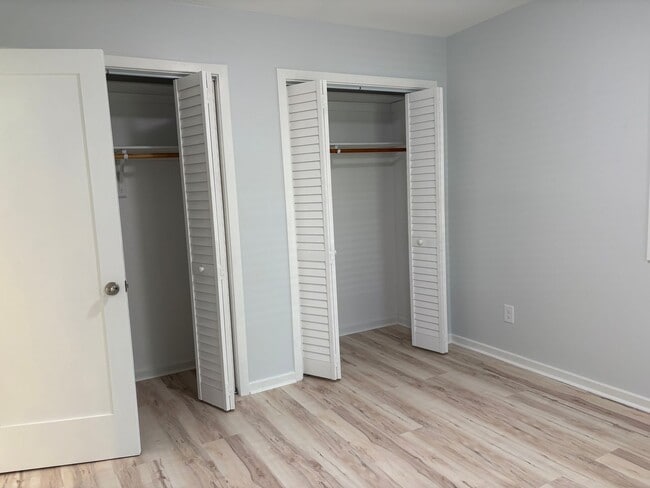 Building Photo - Available now for 12 month lease! 2150 per...