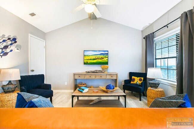 Building Photo - 113 W Sunny Isle Dr