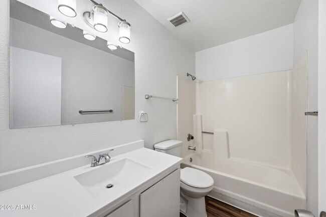 Building Photo - 436 W Clark St