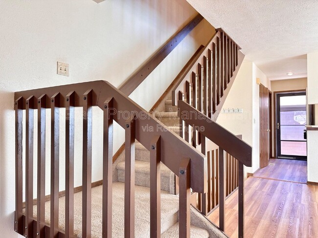 Building Photo - 715 Julian Cir