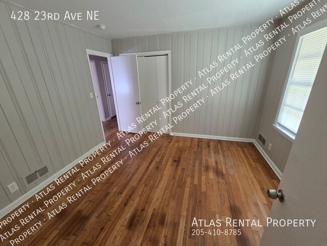 Building Photo - 428 23rd Ave NE