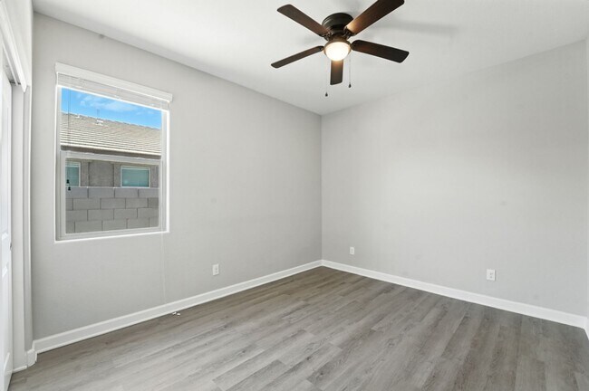 Building Photo - Welcome to this stunning 3-bedroom, 2-bath...