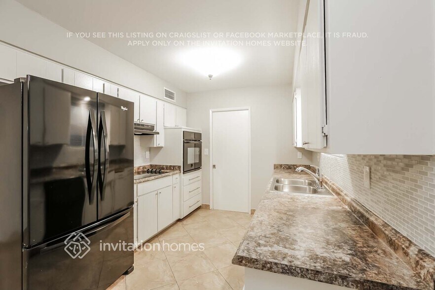 Building Photo - 486 W Gail Dr