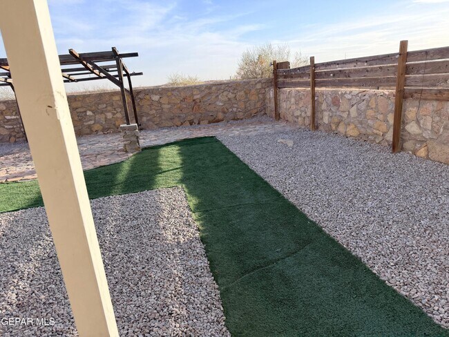 Building Photo - 14202 Peyton Edwards Ave