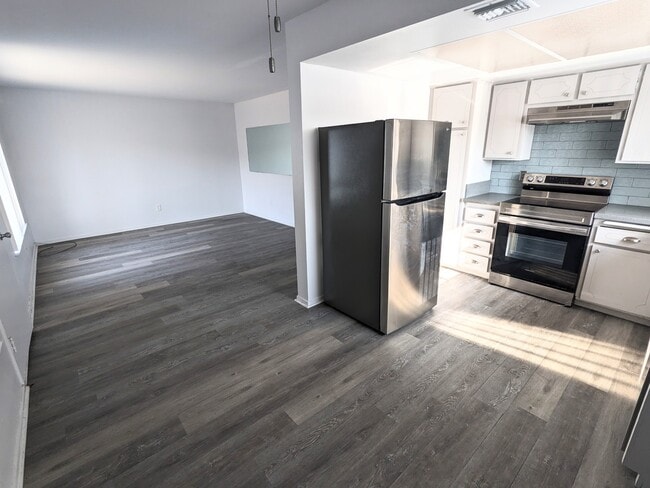 Building Photo - 917 Cabrillo Dr