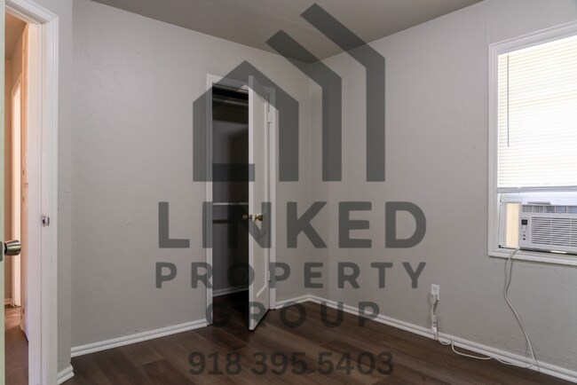 Building Photo - 1321 NE 39th St
