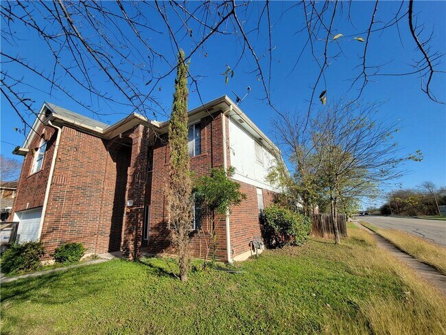 Building Photo - 1001 Acanthus St