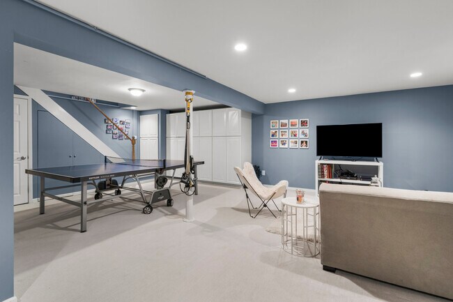Building Photo - 341 Orienta Ave
