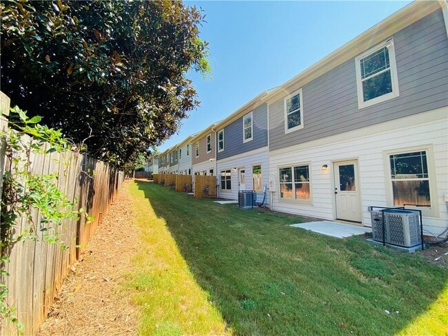 Building Photo - 1089 N Village Dr