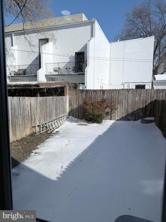 Building Photo - 216 S Henry St