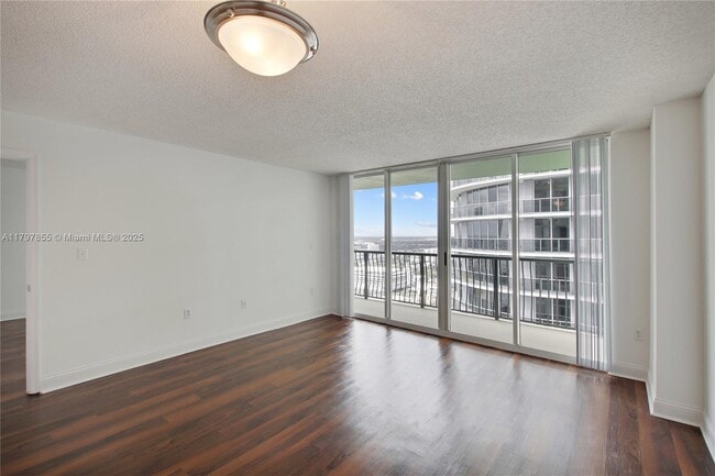 Building Photo - 1756 N Bayshore Dr