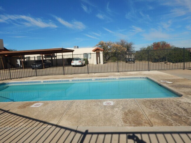 Building Photo - Very Nice 2 Bedroom Condo!!!