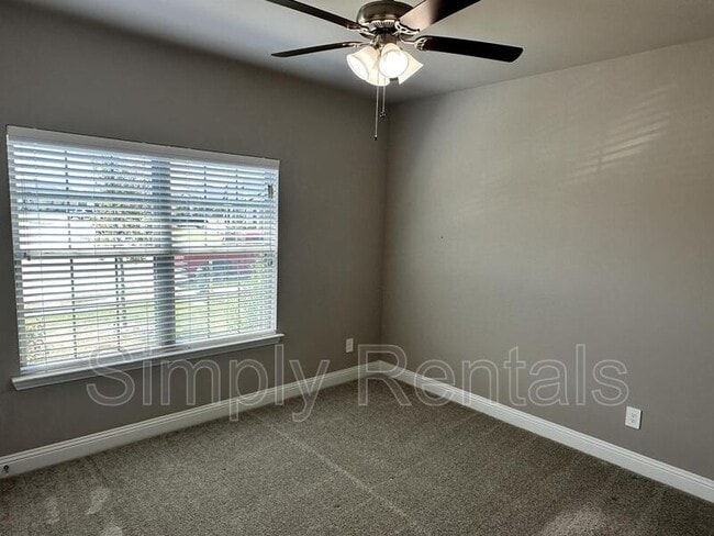 Building Photo - Ashwood Dr 7817
