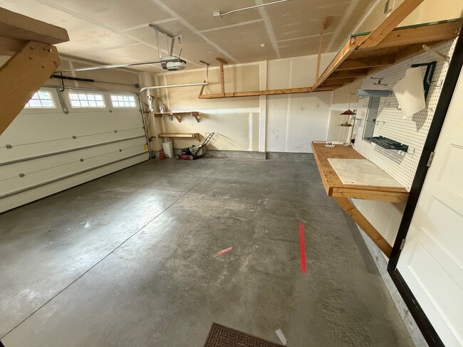 Building Photo - 5475 Vermeer Ln